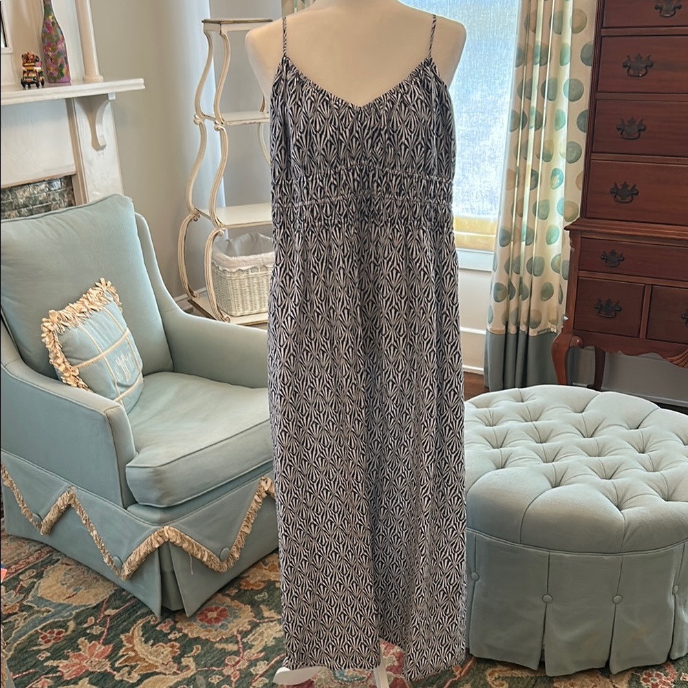 Elegant Navy and White Patterned Maxi Dress